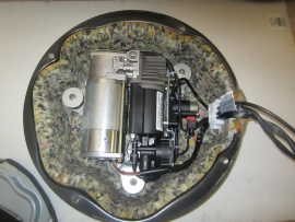 RQL000014  2003-2005 RAGE ROVER HSE 4.4 LITER WABCO AIR RIDE SUSPENSION PUMP